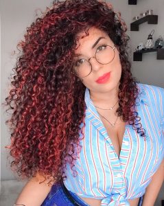 Cachos definidos: dicas e truques para definir e manter a definição