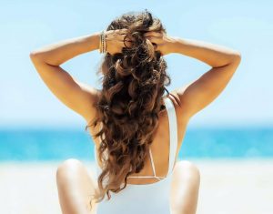 Como cuidar dos cabelos no verão: Dicas para manter os fios saudáveis