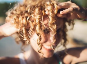 Protetor Térmico ou Protetor Solar no cabelo: qual a diferença e quando usar?