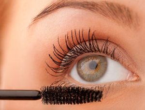 Máscara de cílios dura? 5 dicas das seguidoras para amolecer seu rímel favorito