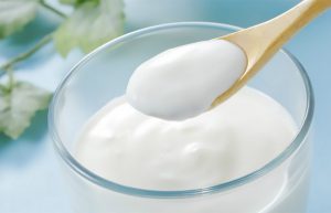 Receita de iogurte caseiro: use para pele, cabelo e como alimento