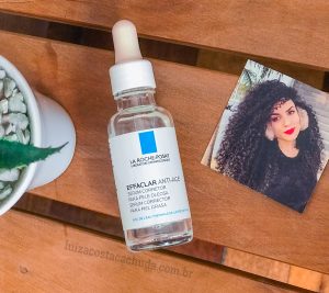 Tratando a pele oleosa: resenha do sérum Effaclar Anti-idade da La Roche-Posay, vale a pena?