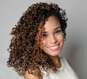 Como fazer umectação capilar: 4 formas de umectar e nutrir o cabelo