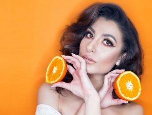 Benefícios da Vitamina C para a pele: melhora rugas, clareia manchas e mais