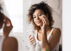 6 Principais Benefícios do Soro Fisiológico para a Pele