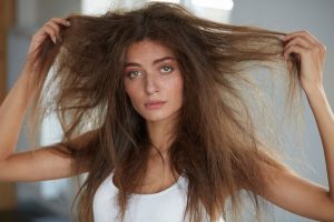 Cabelo ressecado mesmo hidratando? 3 dicas para resolver isso