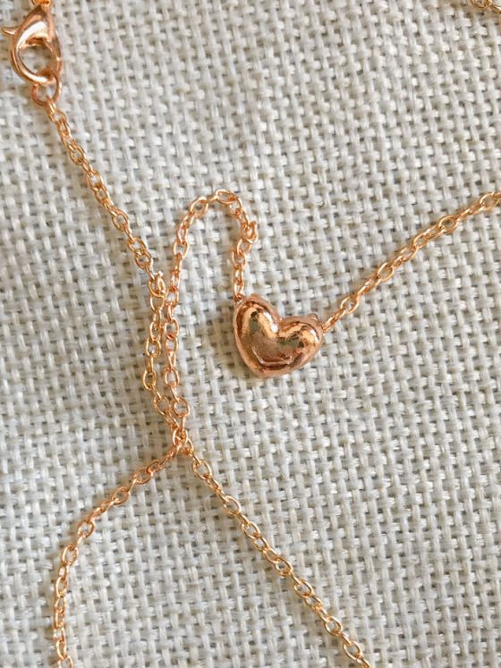 Como fazer sua bijuteria durar mais tempo: spray de verniz ou esmalte?