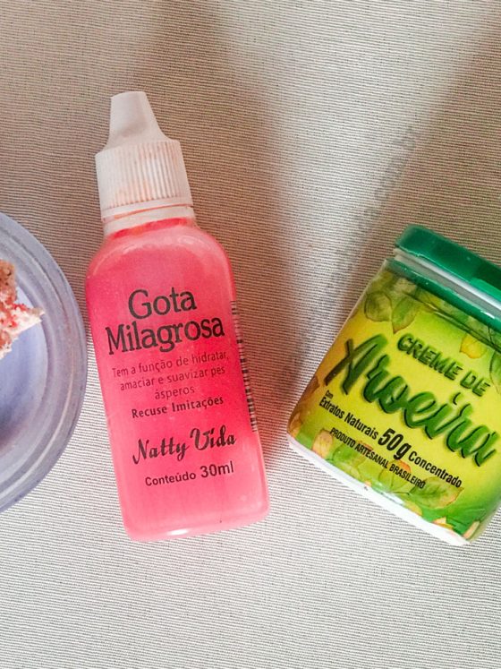 Creme de Aroeira contra pés Rachados e Ressecados ou Gota Milagrosa: qual deixa o pé mais liso e hidratado?