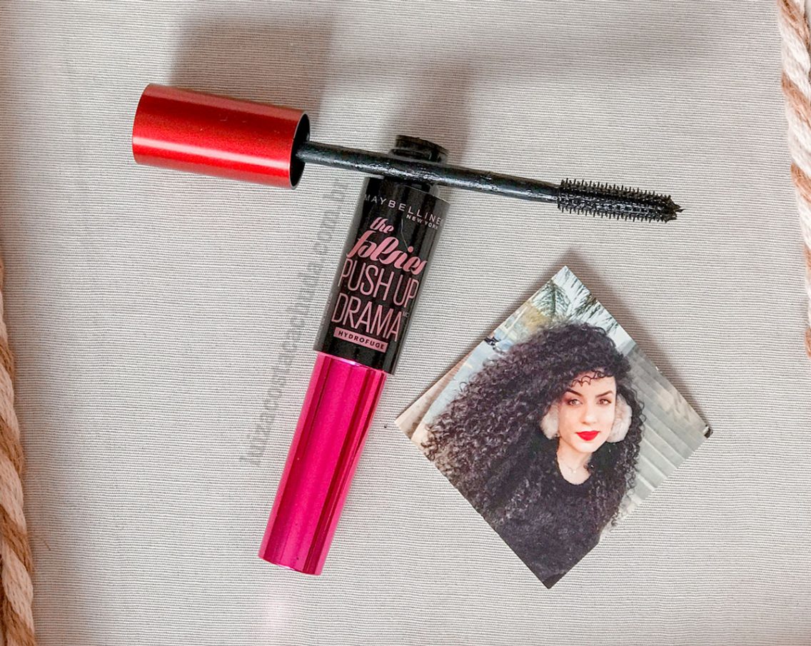 Resenha rímel Maybelline The Falsies Push Up Drama: cílios mais curvados, longos e volumosos?