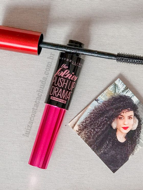Resenha rímel Maybelline The Falsies Push Up Drama: cílios mais curvados, longos e volumosos?