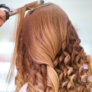 O que são aquelas Bolinhas Brancas ou Pontinhos Brancos que aparecem nos Cabelos?