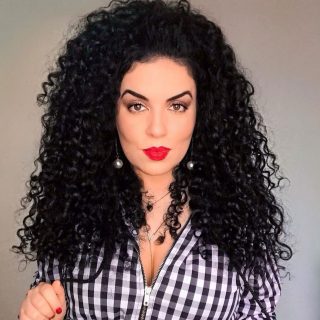 Qual é o melhor corte de cabelo para dar mais volume e deixar os cachos mais encorpados?