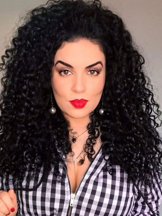 Como tirar a tinta preta do cabelo sem descolorir? Será que o preto não sai mesmo?