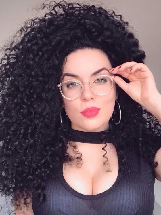 Qual é o melhor corte de cabelo para dar mais volume e deixar os cachos mais encorpados?