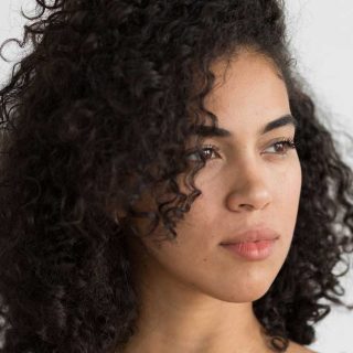 O que são as “caspas” (caspinhas) que aparecem depois do Creme de Pentear e como evitá-las?