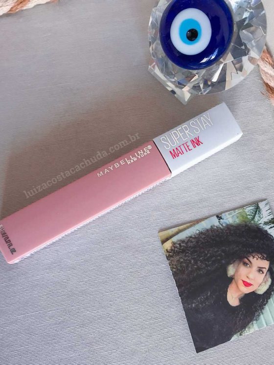 Resenha Batom Superstay Matte Ink da Maybelline: Tem mesmo longa duração? Não sai e não craquela?