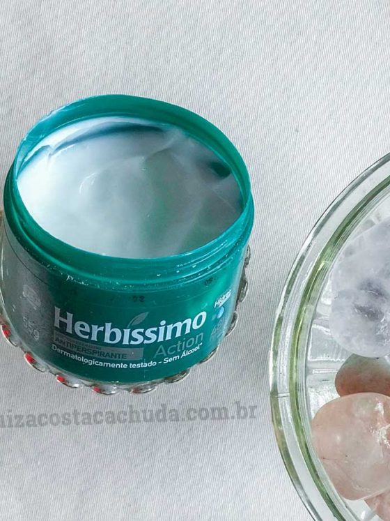 Mau cheiro nas axilas? Resenha Desodorante barato Herbíssimo contra odor (cecê) e suor