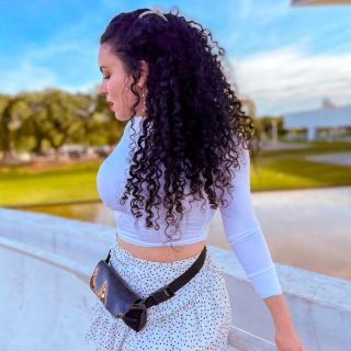 Me sinto desarrumada com o cabelo cacheado e arrumada com o cabelo liso alisado