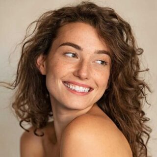 Como cuidar do cabelo rebelde em 3 passos simples