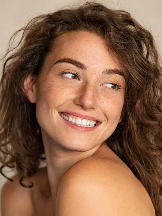 Sardinhas na maquiagem: como mascarar e esconder as sardas? 1 truque!