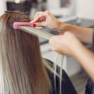 Vale a pena alisar o cabelo? 2 dicas sobre o alisamento capilar das cacheadas